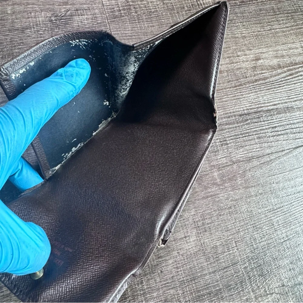 Louis Vuitton elegant wallet